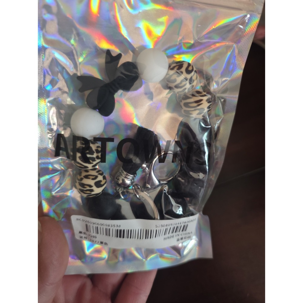 Black And Cheetah Print With Bow Keyring - Picture 5 of 5